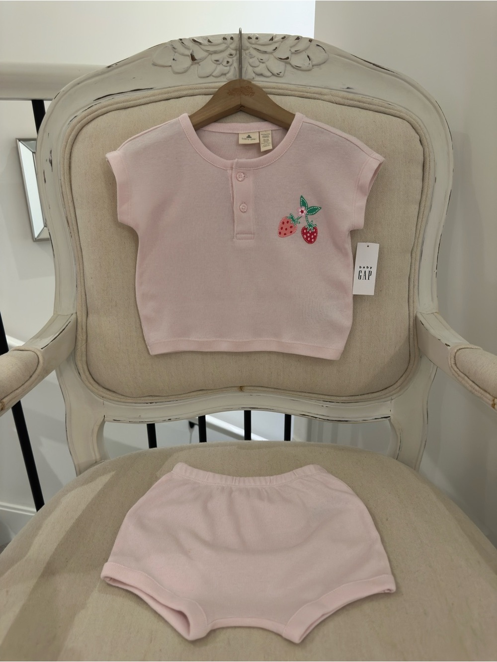 🍓 12~18 Mth GAP Light Pink Strawberry Appliqué Two Piece 80’s Retro Baby Set NWT